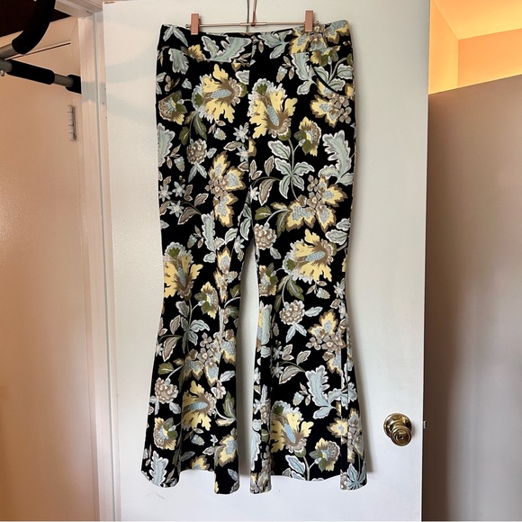 INC International Concepts Black Floral Super Flare Stretch Pants Size 12-14 - Picture 2 of 9